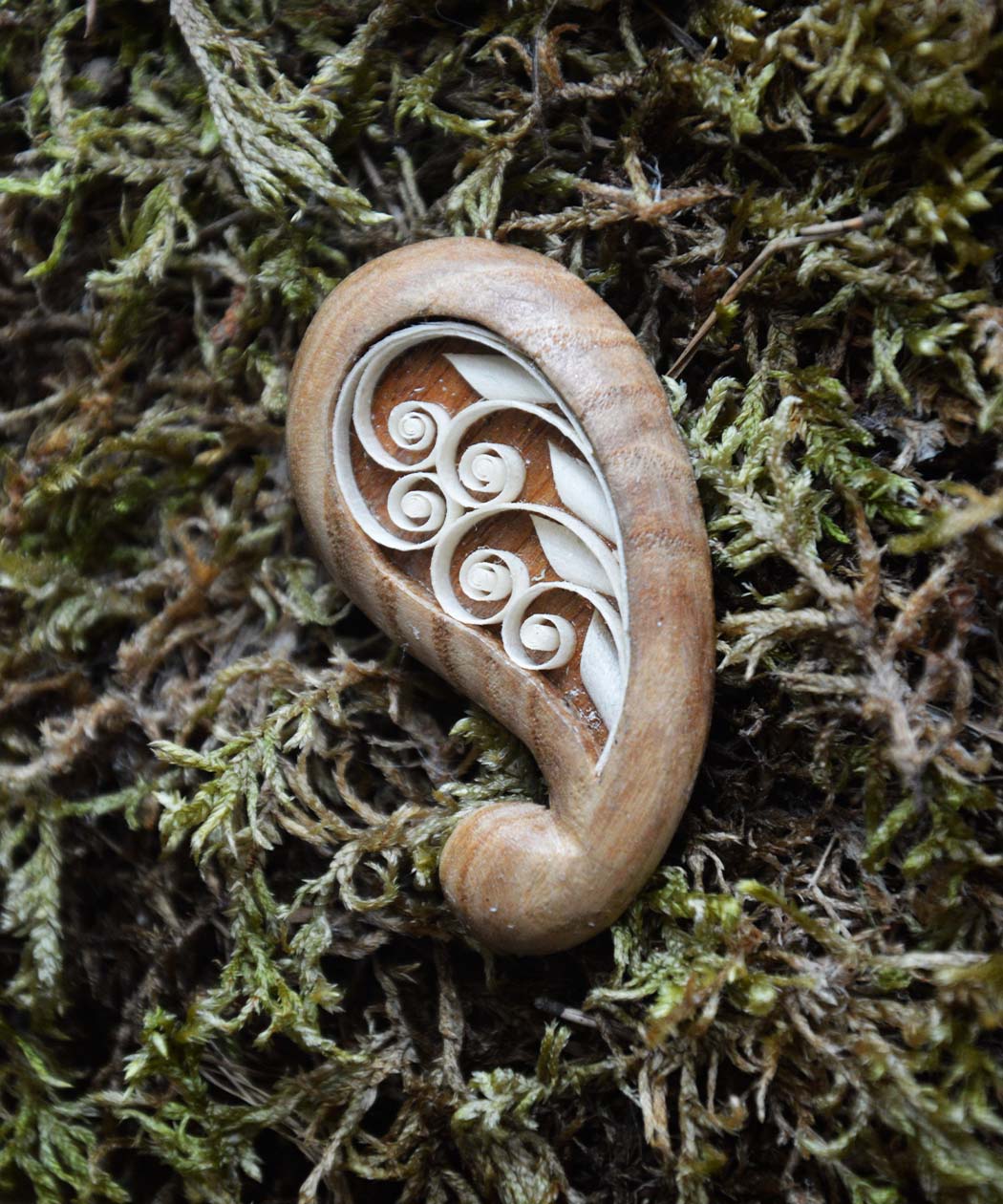Brooches drop